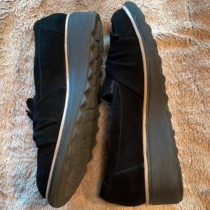 Clarks Black Ribbon Suede Shoes. Women’s size 7. Comfort collection.